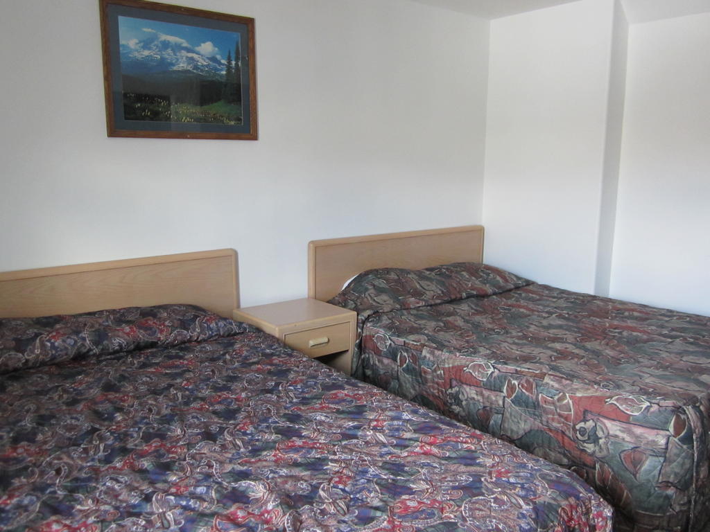 Oasis Hotel Cache Creek Quarto foto